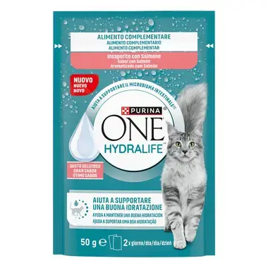 Lašišos skonio „PURINA ONE® HYDRALIFE™“ – papildomas ėdalas, padedantis palaikyti katės hidrataciją